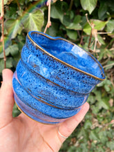 Load image into Gallery viewer, RIPPLE HEART POT - BLUE CLASSIC